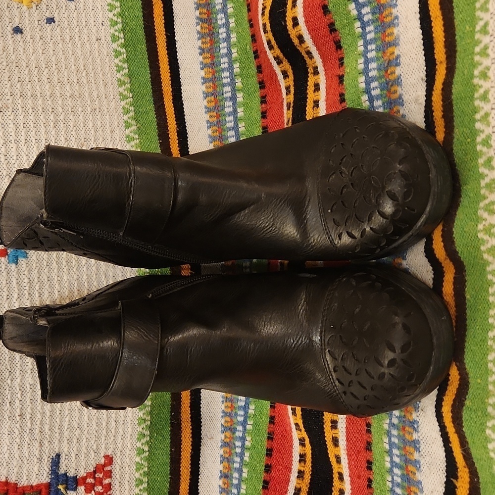 JBU Amberia Black Vegan Leather Platform Booties GUC W 9.5 - Picture 2 of 8